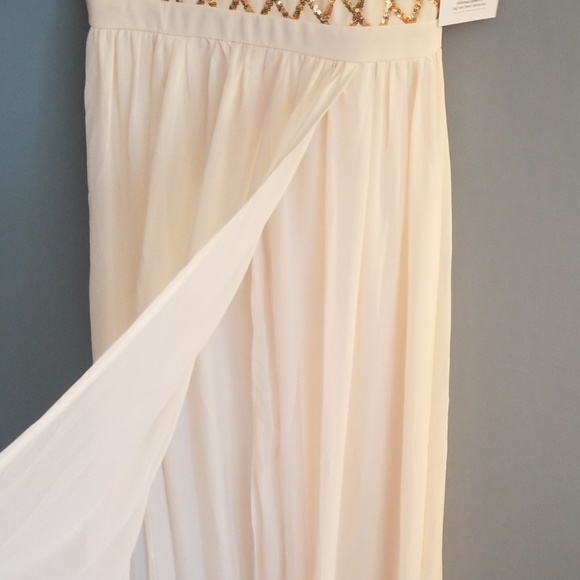 Never worn formal gown with slit - Picture 6 of 7